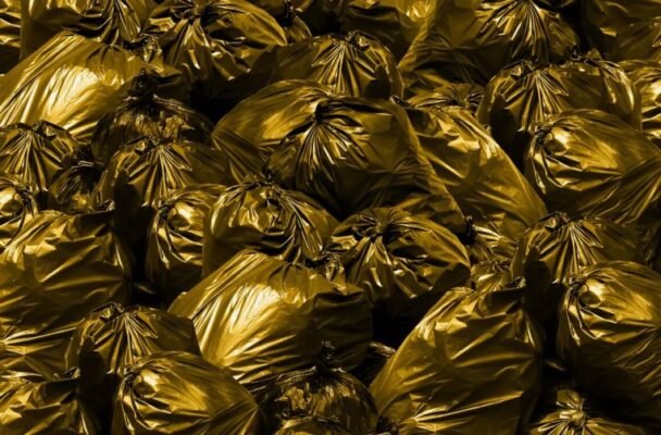 Розкодуйте значення кольорів сміттєвих пакетів: чорний, зелений, жовтий Розкодуйте значення кольорів сміттєвих пакетів: чорний, зелений, жовтий