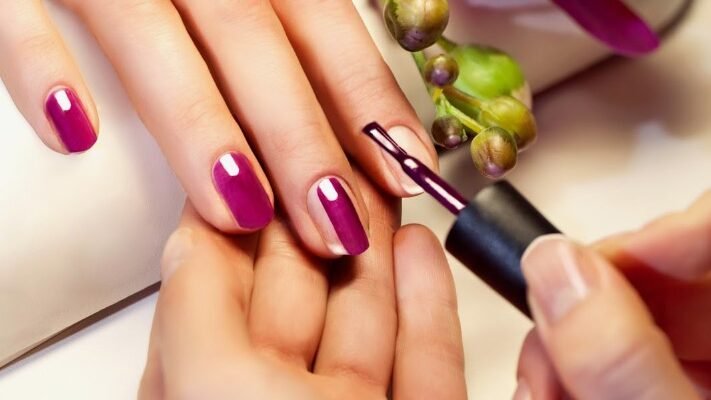 Гель-лак чи звичайний лак: що обрати для ідеального манікюру?