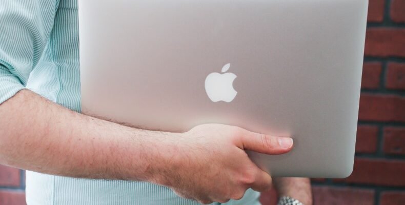 Пролиття рідини на MacBook: що робити в перші хвилини і як врятувати техніку