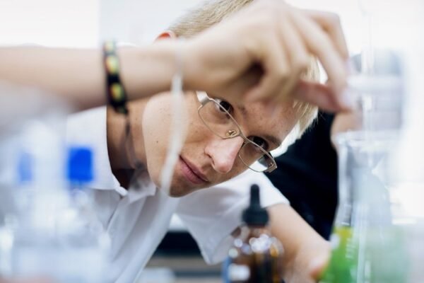 Науковий метод: основи, принципи та його значення в дослідженнях