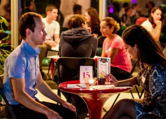 Спіддейтінг: що це таке та як ефективно працюють швидкі побачення