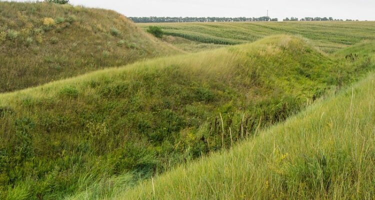 Що таке Східний вал і чому його досі згадують