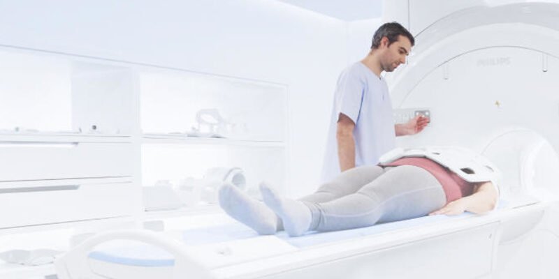 Чи безпечно проходити МРТ з металевими коронками: експертний погляд