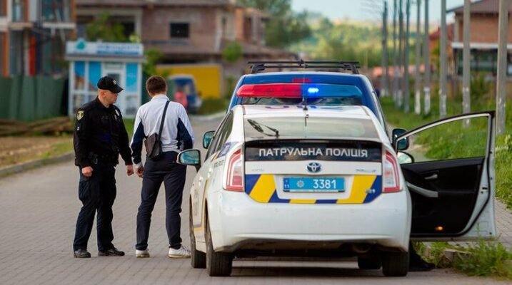 Чи може поліція зупиняти водіїв у селі: ваші права та обов’язки