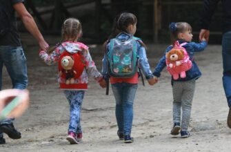 Чи може військовослужбовець усиновити дитину в Україні: умови та особливості