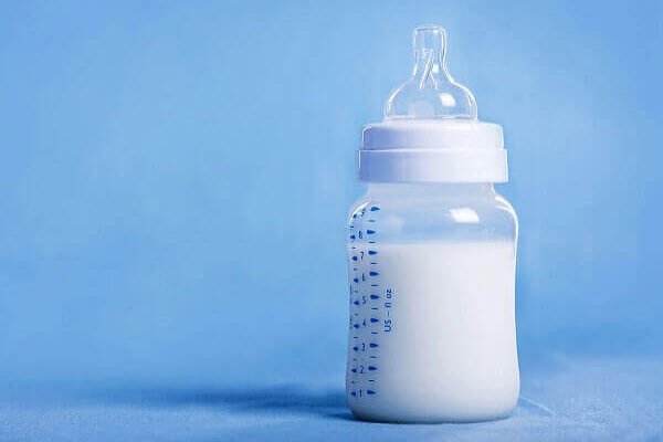 До якого віку давати дитині суміш: рекомендації педіатрів та поради