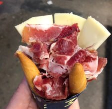 Хамон чи прошуто: який з цих делікатесів обрати для гурмана?