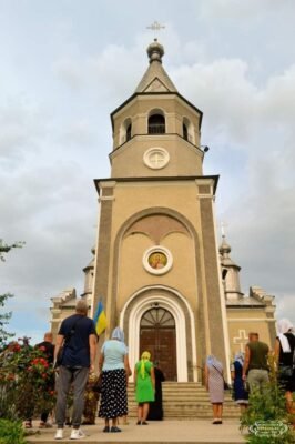 Соборування під час місячних: міфи та реальність церковних традицій