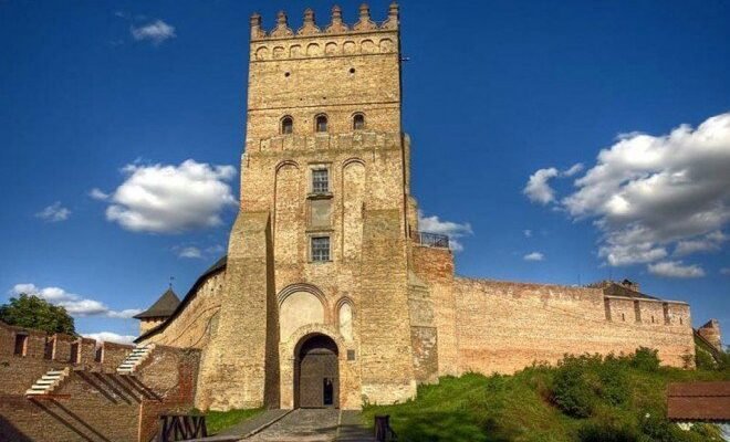 Відкрийте для себе найвідоміші архітектурні пам’ятки України