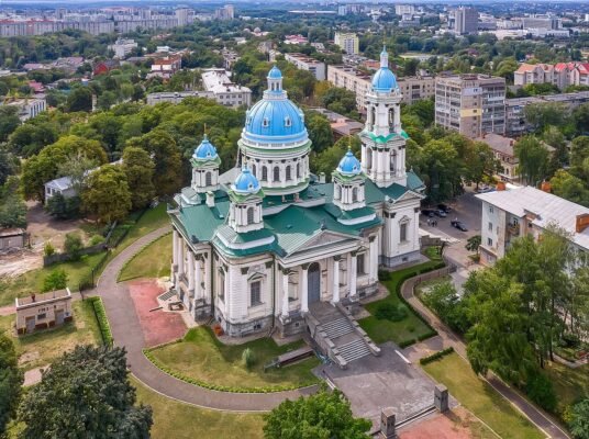Троїцький собор: історія, архітектура та культурне значення України
