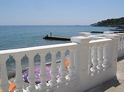 Парапет: Що це таке, для чого служить і чому важливий у будівництві