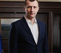 Ткачук Сергій Петрович: Біографія та Досягнення Видатного Лідера