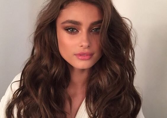 Як зробити волосся об’ємним: поради та методи для пишної зачіски