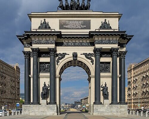 Ампір в архітектурі: історія стилю, його риси та вплив на сучасність