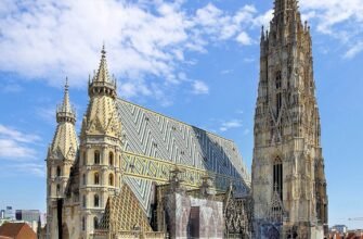 Величний Собор Святого Стефана: Історія та Архітектура Пам’ятки