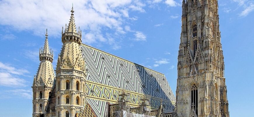 Величний Собор Святого Стефана: Історія та Архітектура Пам’ятки