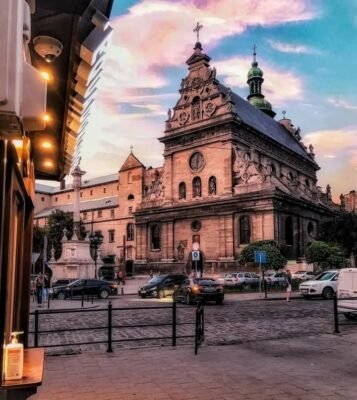 Бернардинський монастир: історія та архітектура легендарної святині України Бернардинський монастир: історія та архітектура легендарної святині України