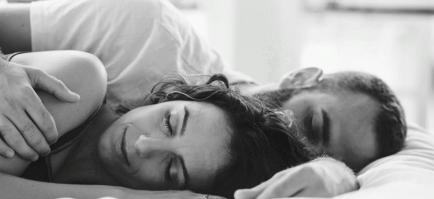 Чоловік, спочатку, любить і носить на руках дружину