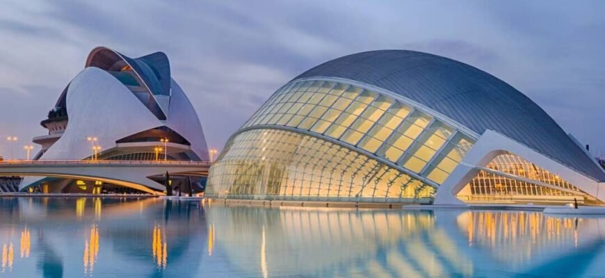 Стиль хай-тек в архітектурі: особливості дизайну та проєктування