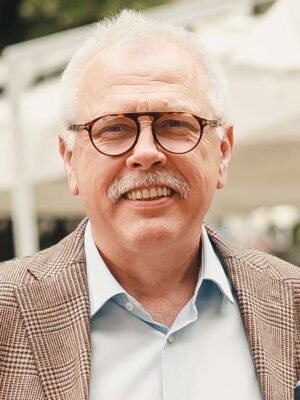 Іващенко Сергій Васильович: Професійний шлях та досягнення діяча