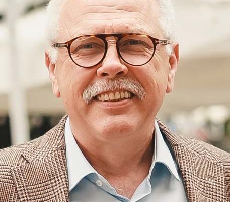 Сергій Іващенко: Життєвий Шлях та Досягнення Видатного Лідера