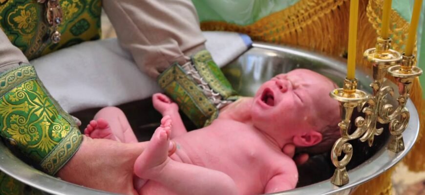 Хрещення — це таїнство, коли сам Господь цілує малюка