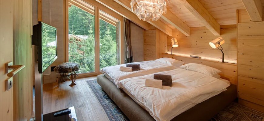 Мансардний поверх: переваги та особливості облаштування простору