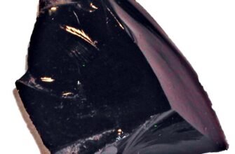 Вулканічне скло: загадковий матеріал природи та його унікальні властивості