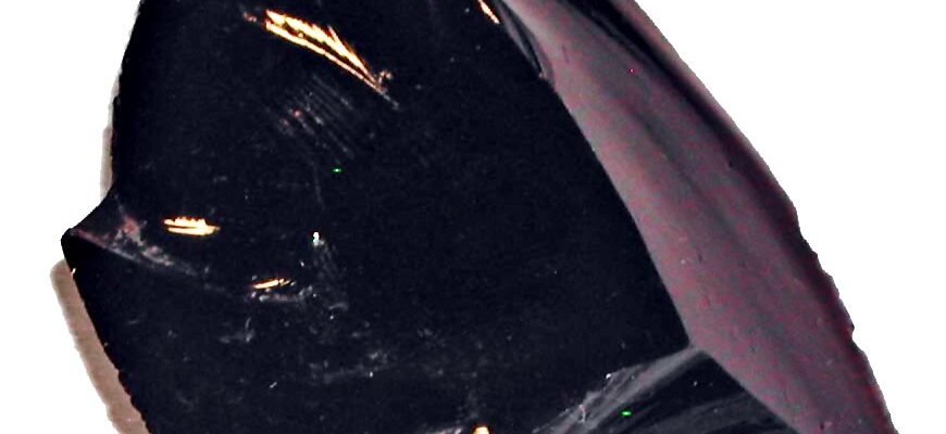 Вулканічне скло: загадковий матеріал природи та його унікальні властивості