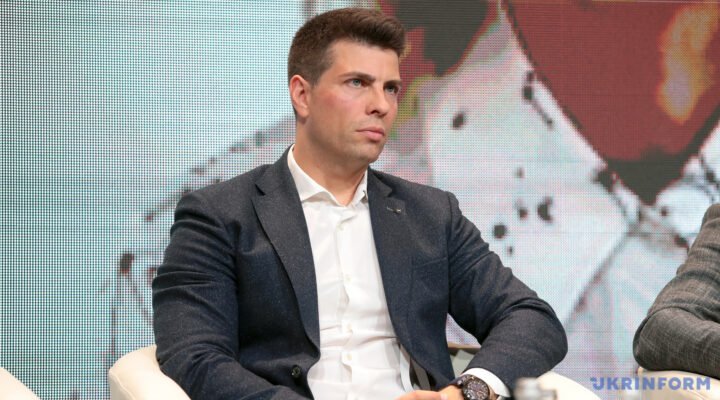 Сергій Деркач: Біографія, Досягнення та Вплив на Українську Політику