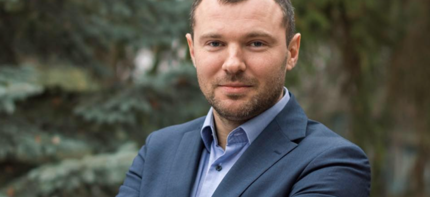 Кіндратів Віталій Зіновійович: Життя та Кар’єра Відомого Діяча