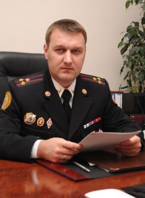“Миронюк Віталій Григорович: Кар’єрний Шлях та Військове Звання” “Миронюк Віталій Григорович: Кар’єрний Шлях та Військове Звання”