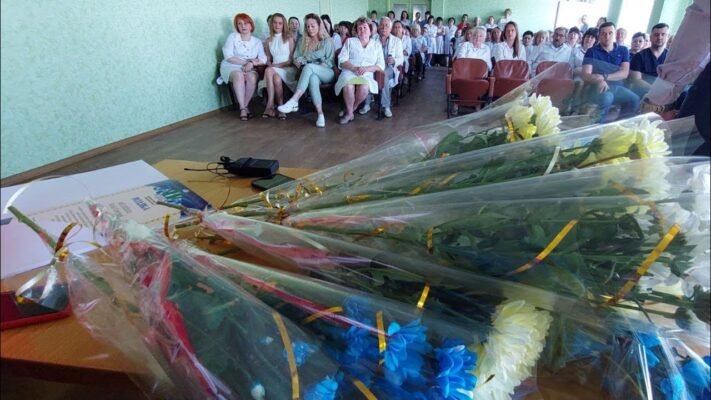 Вітаємо людей в білих халатах з професійним святом