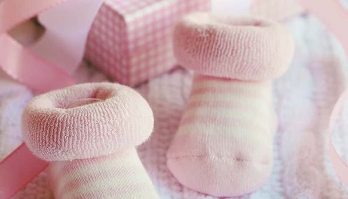 Вітаю з народженням донечки. Тепер у вашому житті з’явився яскравий вогник щастя