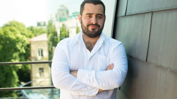 Довбенко Андрій Михайлович: Біографія та Досягнення Юриста