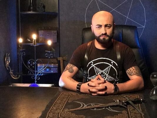 Андрій Сатаненко: Біографія, Досягнення та Вплив на Суспільство