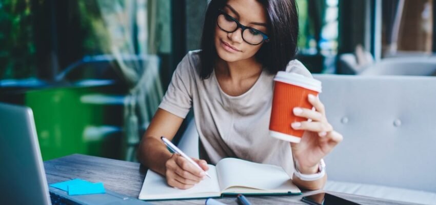 Фріланс: як зробити віддалену роботу ефективною, комфортною та продуктивною Фріланс: як зробити віддалену роботу ефективною, комфортною та продуктивною