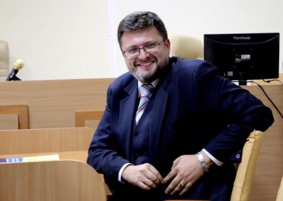 Андрій Олегович Доманський: Відомий Телеведучий України та Його Кар’єра