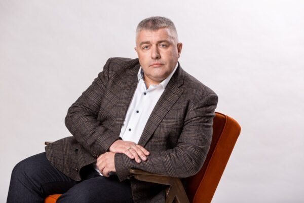 Лабазюк Петро Петрович: Біографія та Досягнення Політика