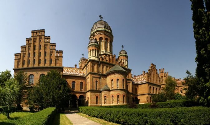 Резиденція православних митрополитів Буковини й Далмації: історія та архітектура