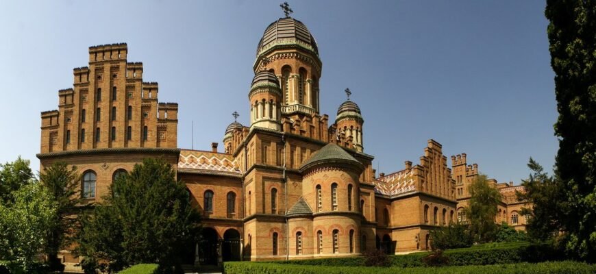 Резиденція православних митрополитів Буковини й Далмації: історія та архітектура