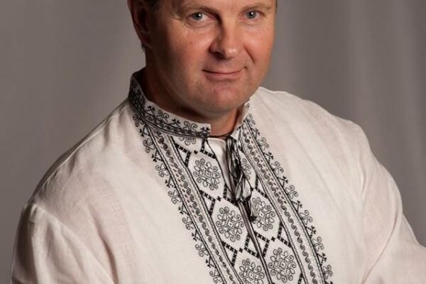 Костючко Сергій Степанович: Біографія та Внесок у Галузь України