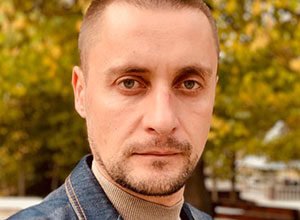 Сергій Ущапівський: Біографія та Внесок в Українське Мистецтво