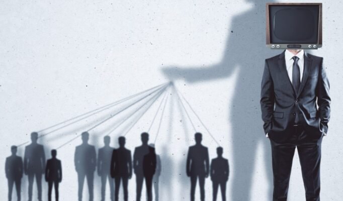 Как работает информационная манипуляция и почему мы этого не замечаем